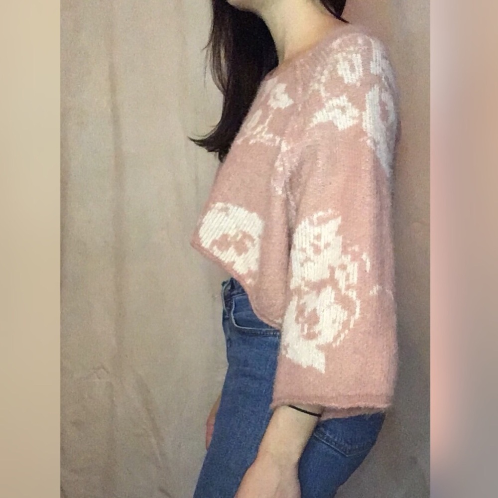 Flower glitch design pullover